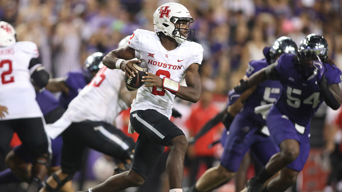 Houston Cougars quarterback Zeon Chriss (2) rolls out to pass in the third quarter against the TCU Horned Frogs at Amon G. Carter Stadium. Mandatory Credit: Tim Heitman-Imagn Images