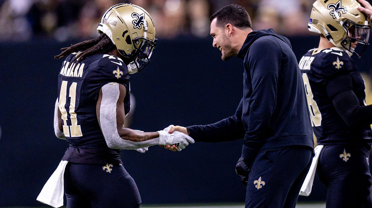 New Orleans Saints quarterback Derek Carr (4) shakes hands with running back Alvin Kamara (41) after a touchdown against the Washington Commanders during the second half at Caesars Superdome.