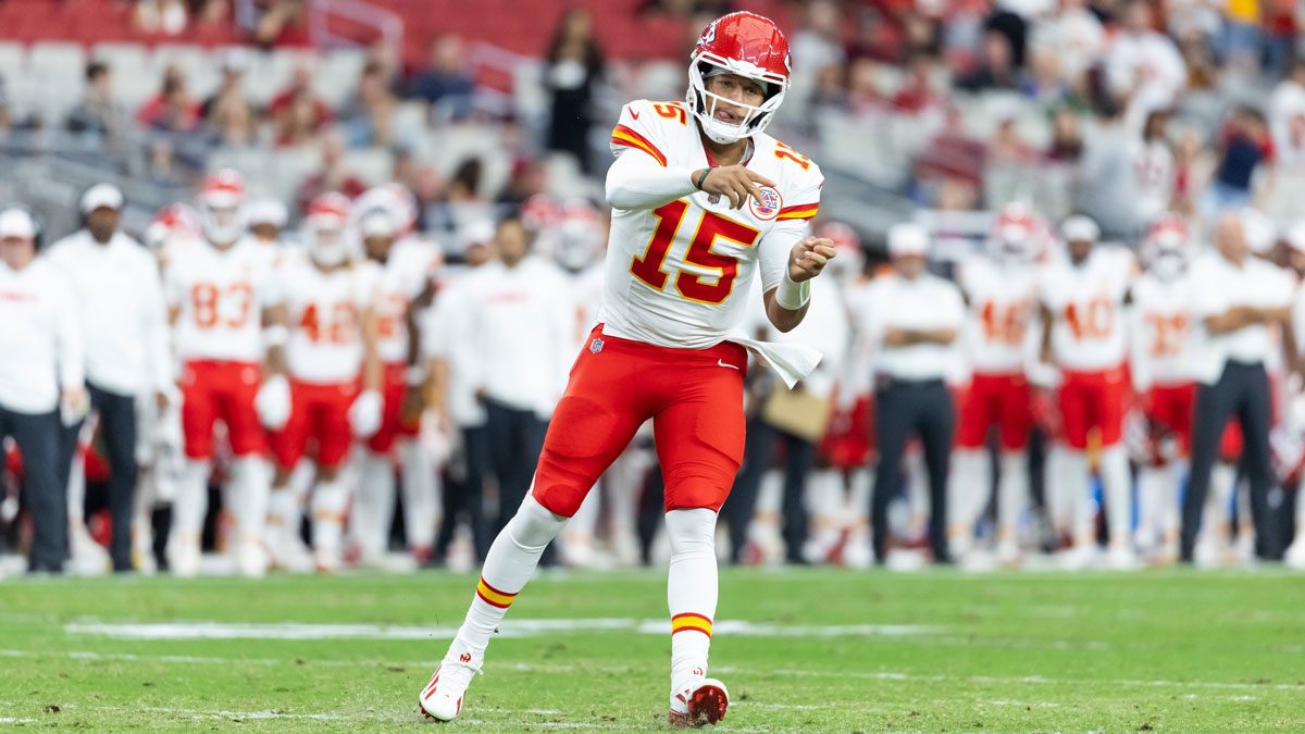 Kansas City Chiefs quarterback Patrick Mahomes (15) against the Arizona Cardinals during a preseason NFL game at State Farm Stadium. 