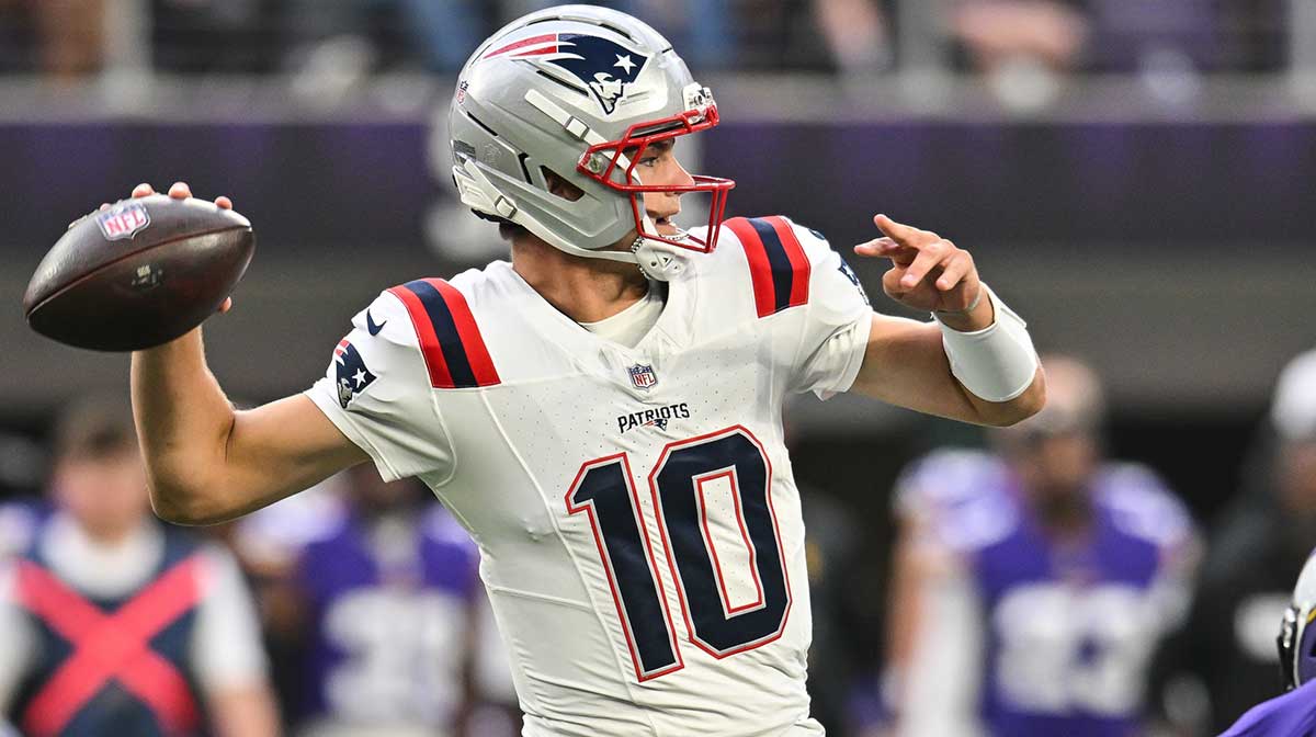 New England Patriots quarterback Drake Maye (10) throws a pass against the Minnesota Vikings during the first quarter at U.S. Bank Stadium. 