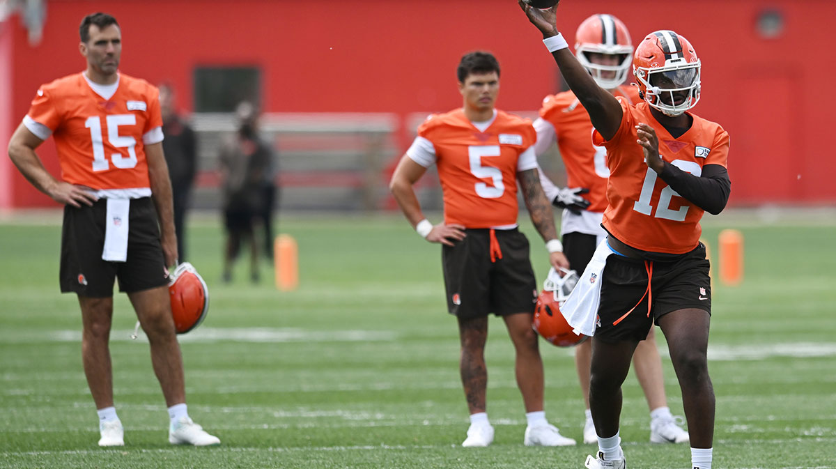 Cleveland Browns quarterback Shedeur Sanders (12) throws a pass as quarterback Joe Flacco (15) and quarterback Dillon Gabriel (5) and quarterback Kenny Pickett (8) look on during minicamp at CrossCountry Mortgage Campus. Mandatory Credit: 