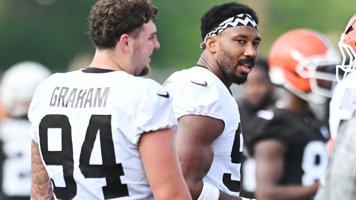 Cleveland Browns defensive end Myles Garrett, right, and defensive tackle Mason Graham (94) during training camp at CrossCountry Mortgage Campus. 