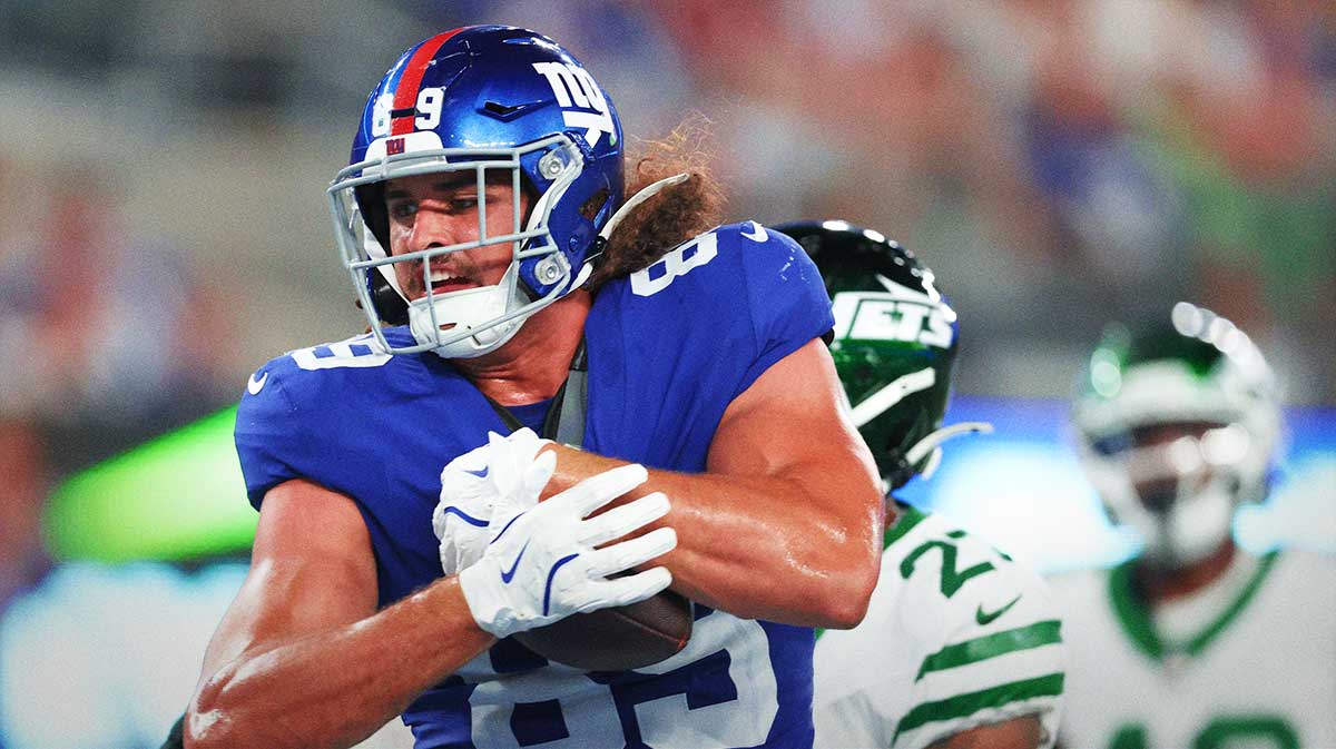 New York Giants tight end Greg Dulcich (89) catches a touchdown pass during the second half against the New York Jets at MetLife Stadium. 