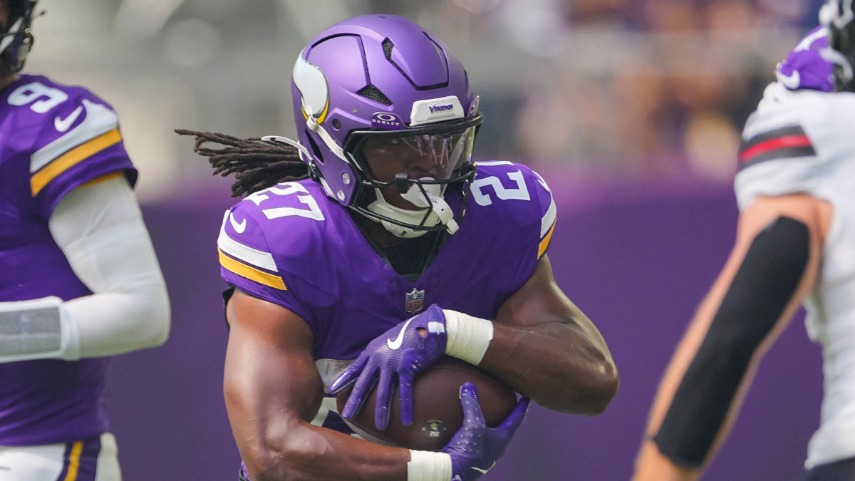 Minnesota Vikings running back Jordan Mason (27) runs with the ball against the Houston Texans in the first quarter at U.S. Bank Stadium.