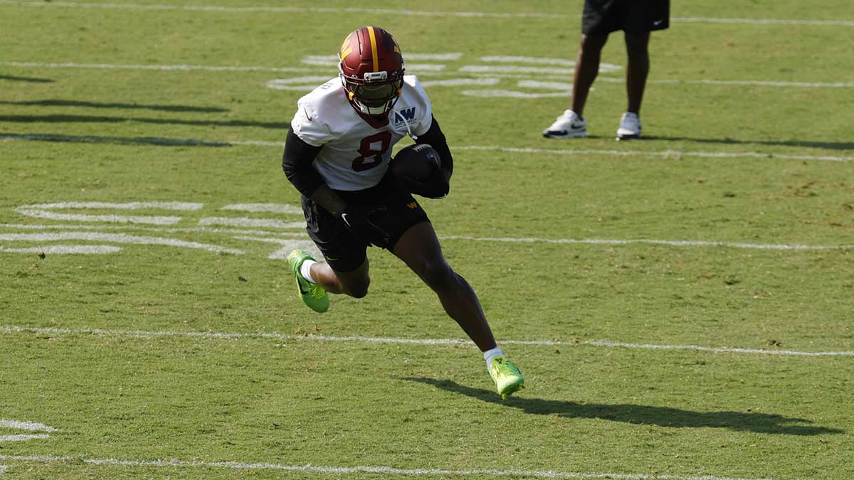 Washington Commanders running back Brian Robinson Jr. (8) carries the ball during practice on day two of training camp at OrthoVirginia Training Center at Commanders Park.