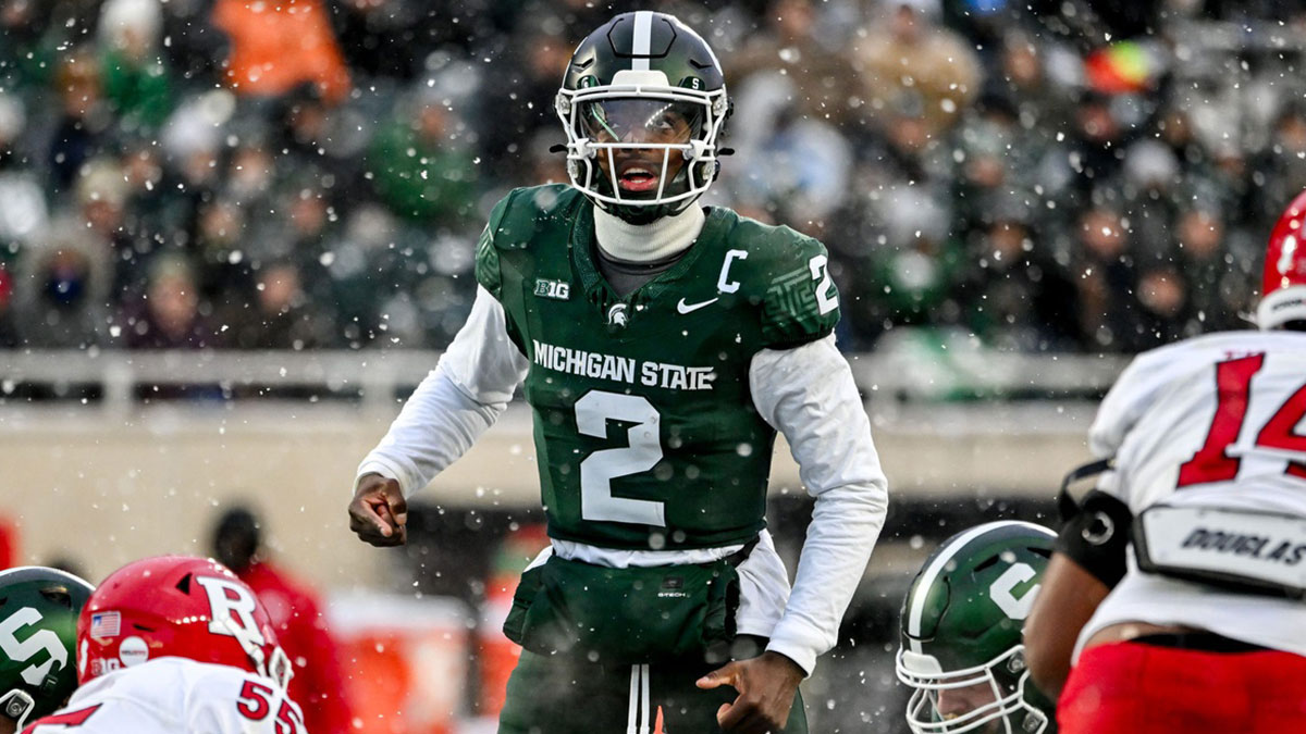 Michigan State's Aidan Chiles prepares to snap the ball against Rutgers during the second quarter