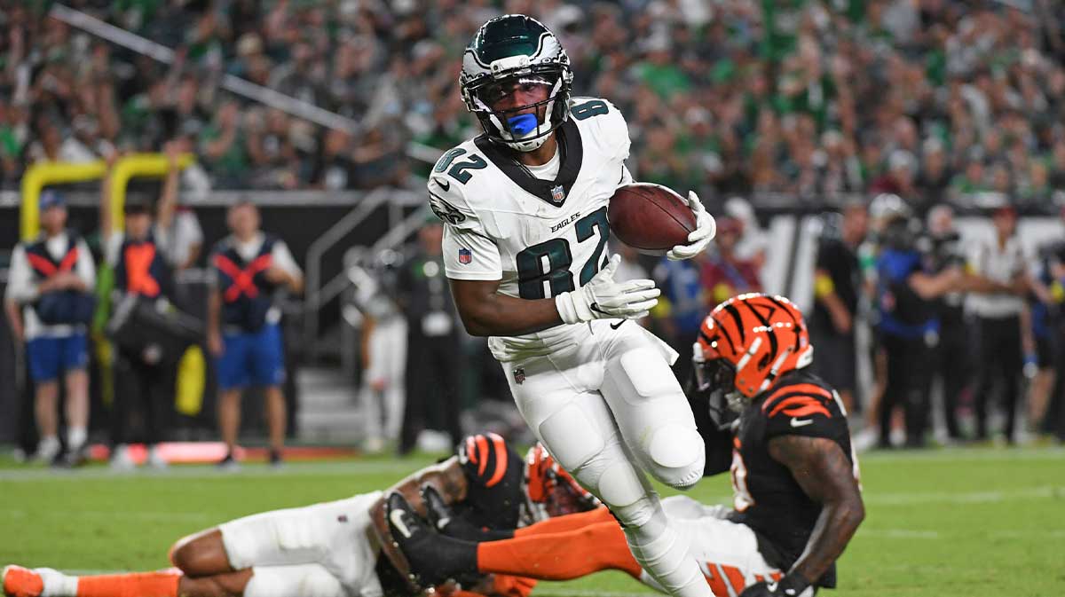 Philadelphia Eagles wide receiver Ainias Smith (82) scores a touchdown against the Cincinnati Bengals at Lincoln Financial Field. 