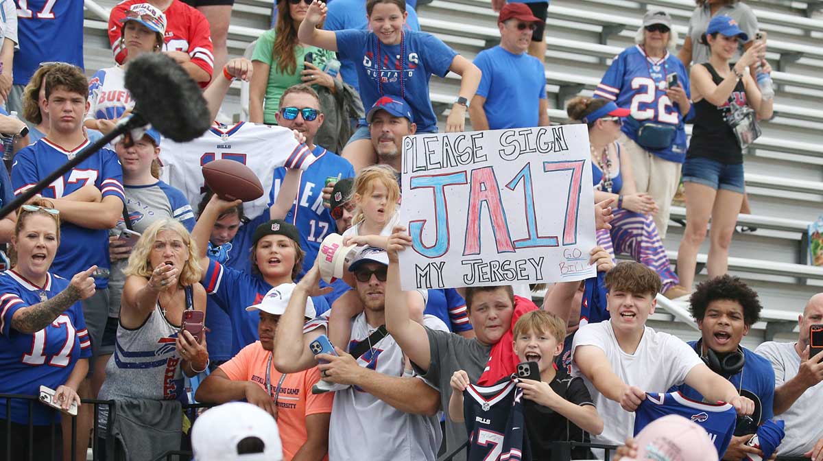 Bills QB Josh Allen gets 100% real on impressive Wyoming football honor