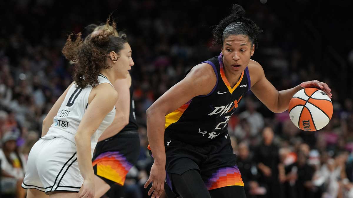 Phoenix Mercury forward Alyssa Thomas (25) drives on Golden State Valkyries guard Carla Leite (0) in the second half at Footprint Center.