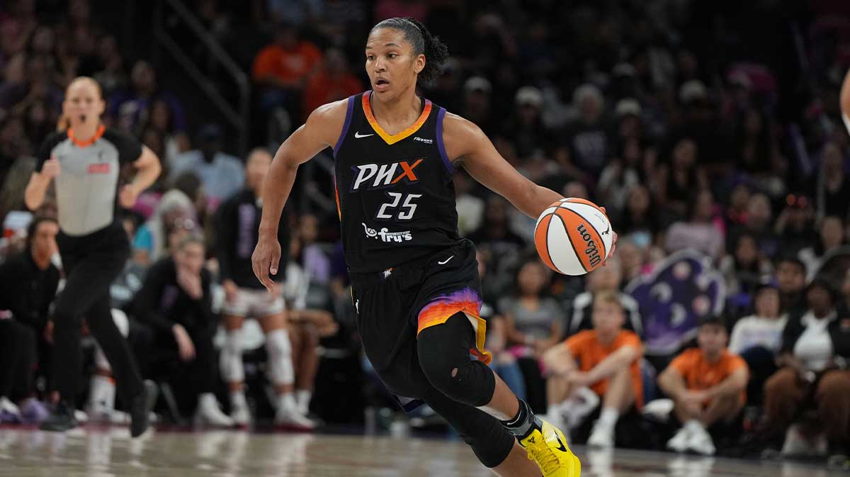 Phoenix Mercury forward Alyssa Thomas (25) drives on the Golden State Valkyries in the second half at Footprint Center.