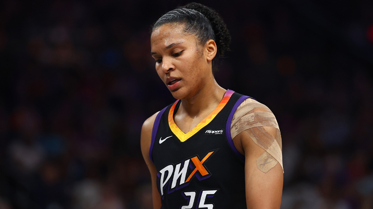 Phoenix Mercury forward Alyssa Thomas (25) against the Atlanta Dream in the first half at Footprint Center.