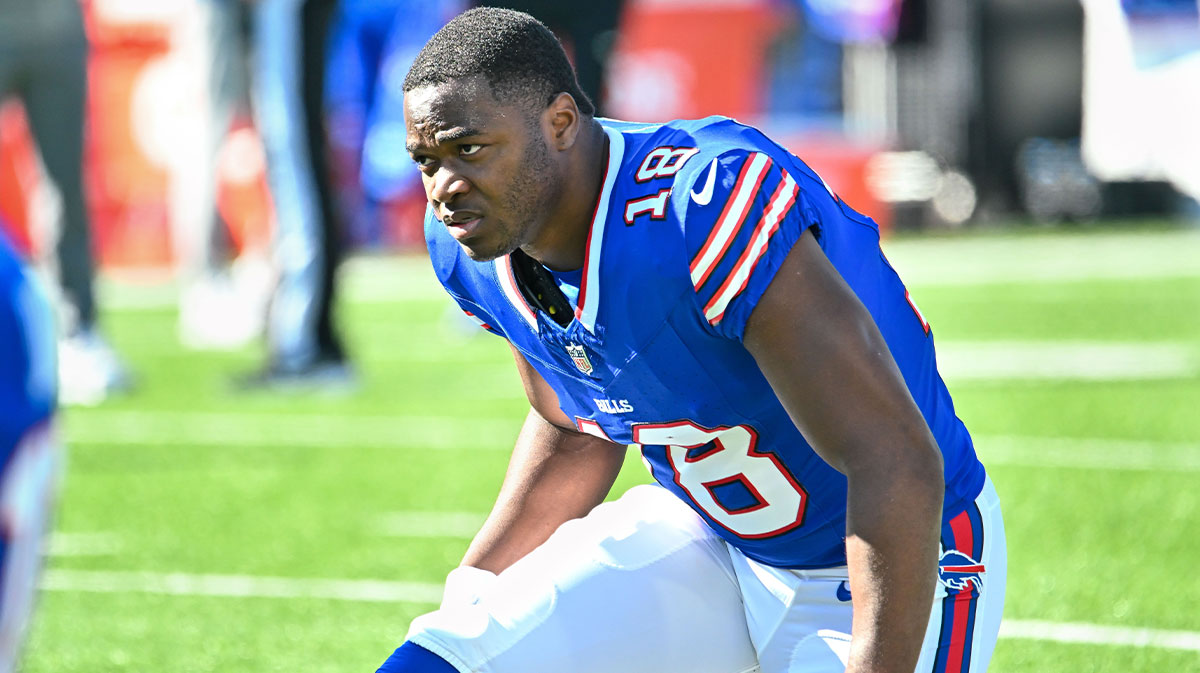 Buffalo Bills wide receiver Amari Cooper (18) warms up before a game against the Tennessee Titans at Highmark Stadium.
