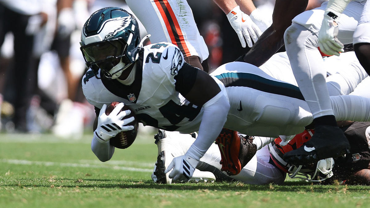 Philadelphia Eagles safety Andrew Mukuba (24) recovers a fumble against the Cleveland Browns during the second quarter at Lincoln Financial Field.