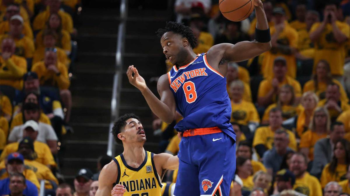 New York Knicks forward OG Anunoby (8) grabs the ball defended by Indiana Pacers guard Ben Sheppard (26) in the second quarter during game six of the eastern conference finals for the 2025 NBA Playoffs at Gainbridge Fieldhouse.