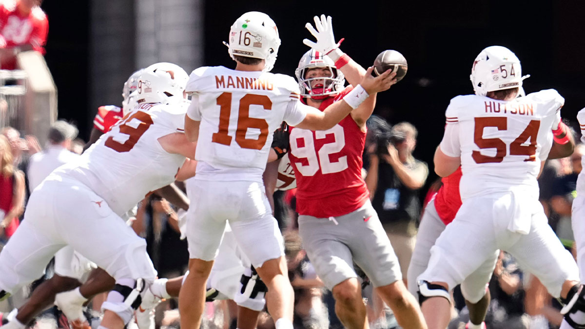 Ohio State Buckeyes defensive end Caden Curry (92) pressures Texas Longhorns quarterback Arch Manning (16) during the second half of the NCAA football game at Ohio Stadium on Aug. 30, 2025. Ohio State won 14-7.