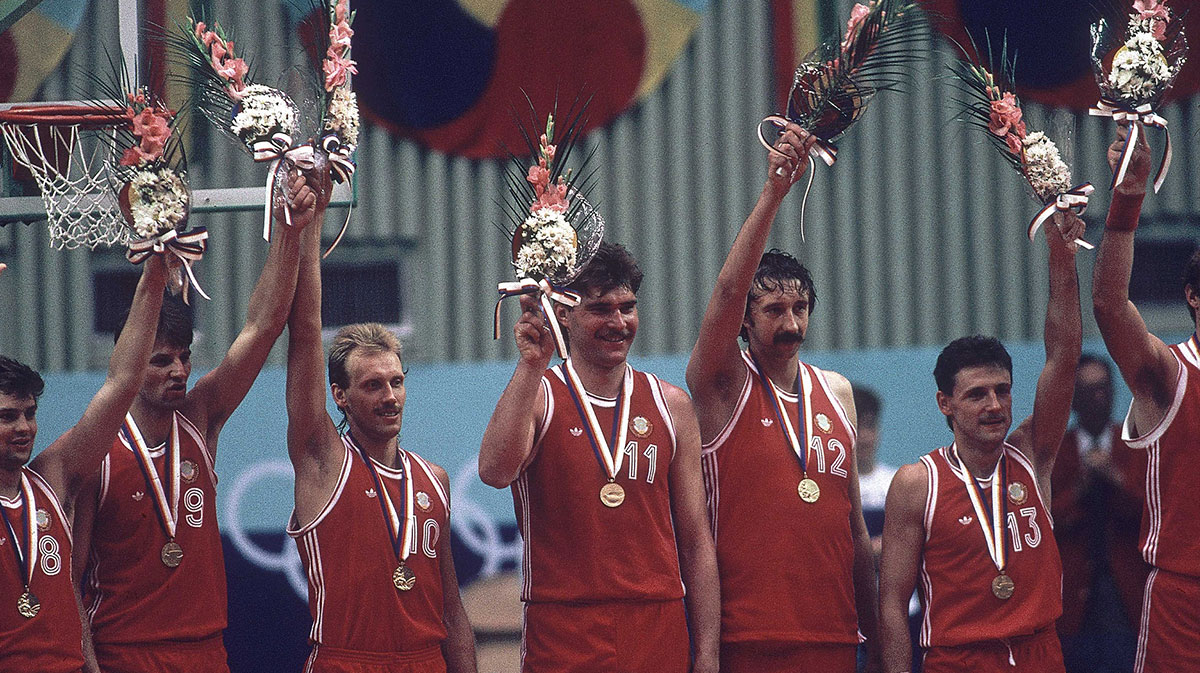 (left to right) Igors Miglinieks, Valery Tikhonenko, Rimas Kurtinaitis, Arvydas Sabonis, Viktor Pankrashkin and Valdemaras Chomicius of the Soviet Union wave to the crowd after receiving their medals for winning the men's basketball tournament at the 1988 Seoul Olympic Games at Jamsil Gymnasium.