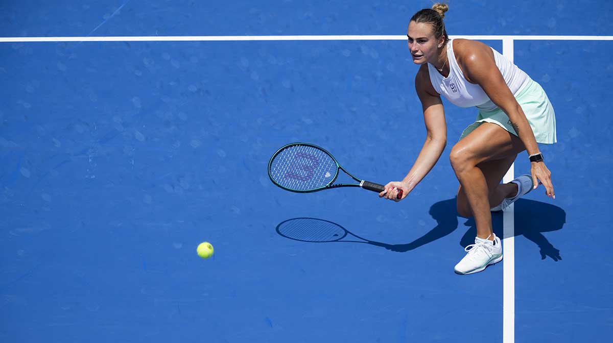 Aryna Sabalenka (BLR) returns a shot against Emma Raducanu (GBR) during the Cincinnati Open at the Lindner Family Tennis Center.