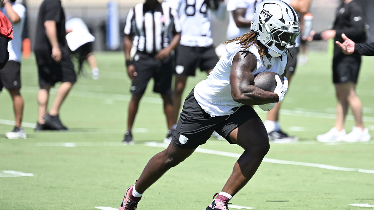Las Vegas Raiders running back Ashton Jeanty (2) runs the ball during Las Vegas Raiders Minicamp at Intermountain Health Performance Center.
