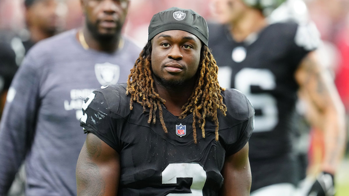 Las Vegas Raiders running back Ashton Jeanty, who did an Applebee's commercial with Detroit Lions coach Dan Campbell.