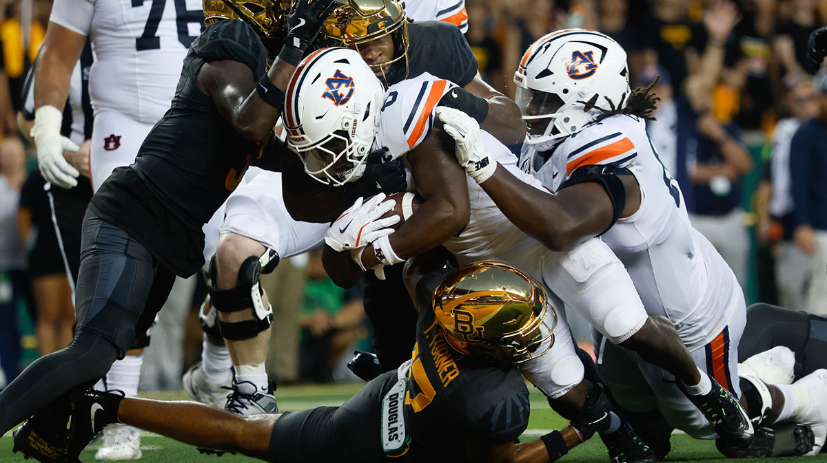 Auburn Tigers running back Damari Alston (0) runs the ball for a touchdown against the Baylor Bears during the first half at McLane Stadium.