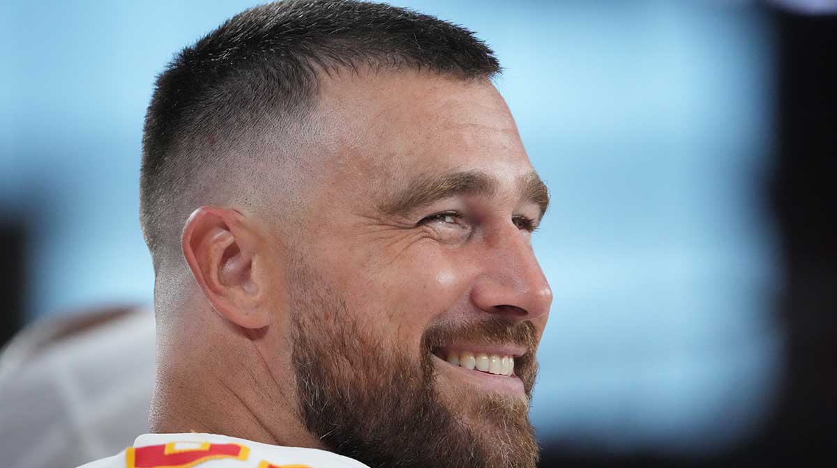 Kansas City Chiefs tight end Travis Kelce (87) looks on against the Arizona Cardinals during the first half at State Farm Stadium. Mandatory Credit: Joe Camporeale-Imagn Images