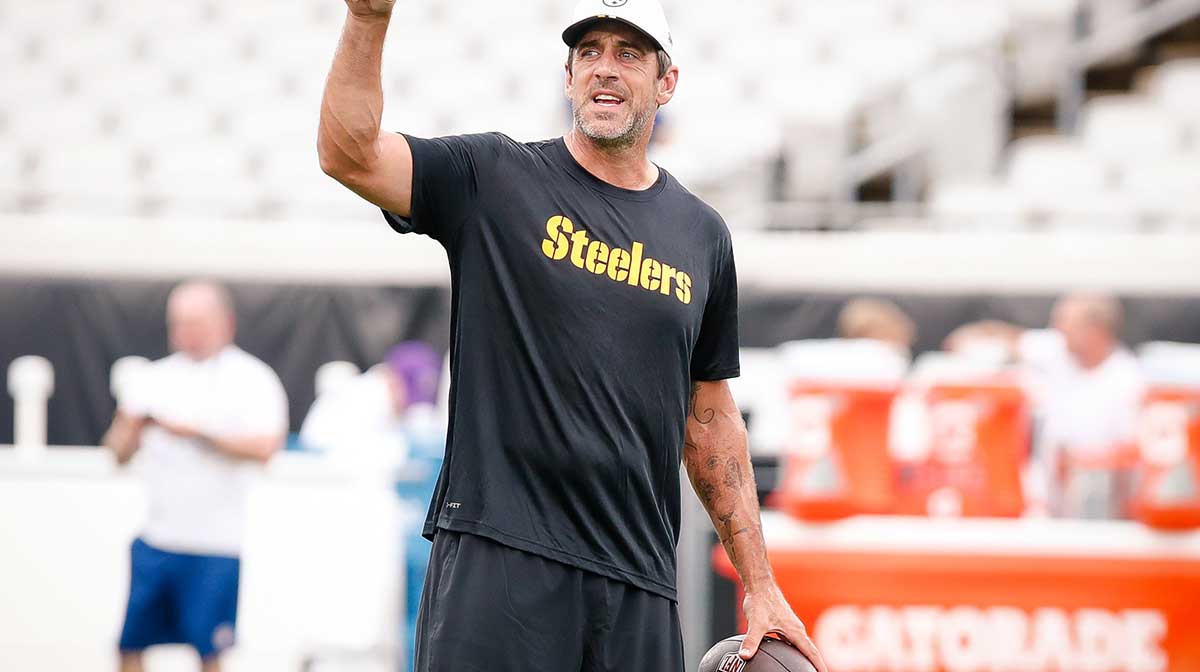 Pittsburgh Steelers quarterback Aaron Rodgers (8) during warm ups before a preseason game against the Jacksonville Jaguars at EverBank Stadium. Mandatory Credit: Travis Register-Imagn Images
