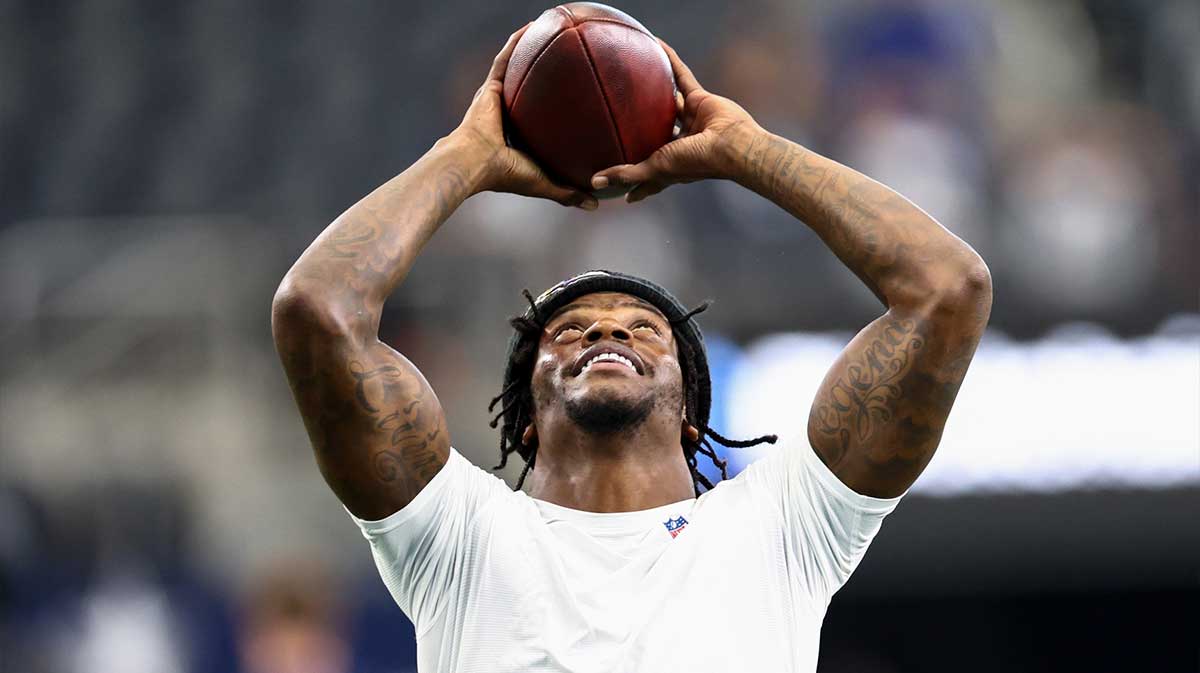 Baltimore Ravens quarterback Lamar Jackson (8) warms up before the game against the Dallas Cowboys at AT&T Stadium.