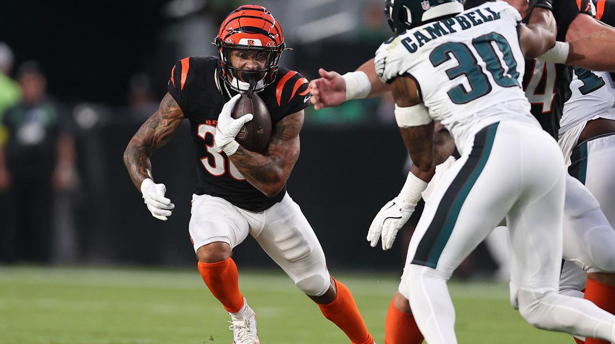 Cincinnati Bengals running back Chase Brown (30) runs with the ball against the Philadelphia Eagles during the first quarter at Lincoln Financial Field