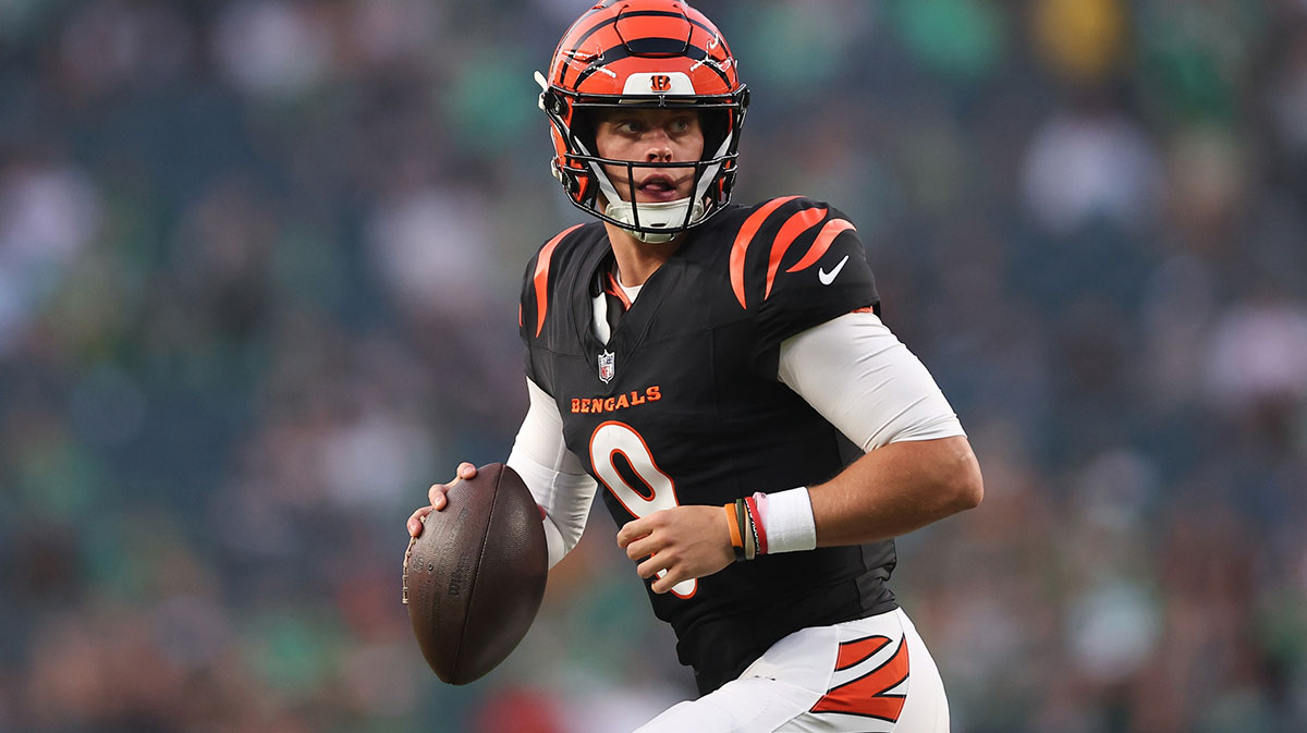 Bengals quarterback Joe Burrow (9) drops back to pass during the first quarter against the Philadelphia Eagles at Lincoln Financial Field