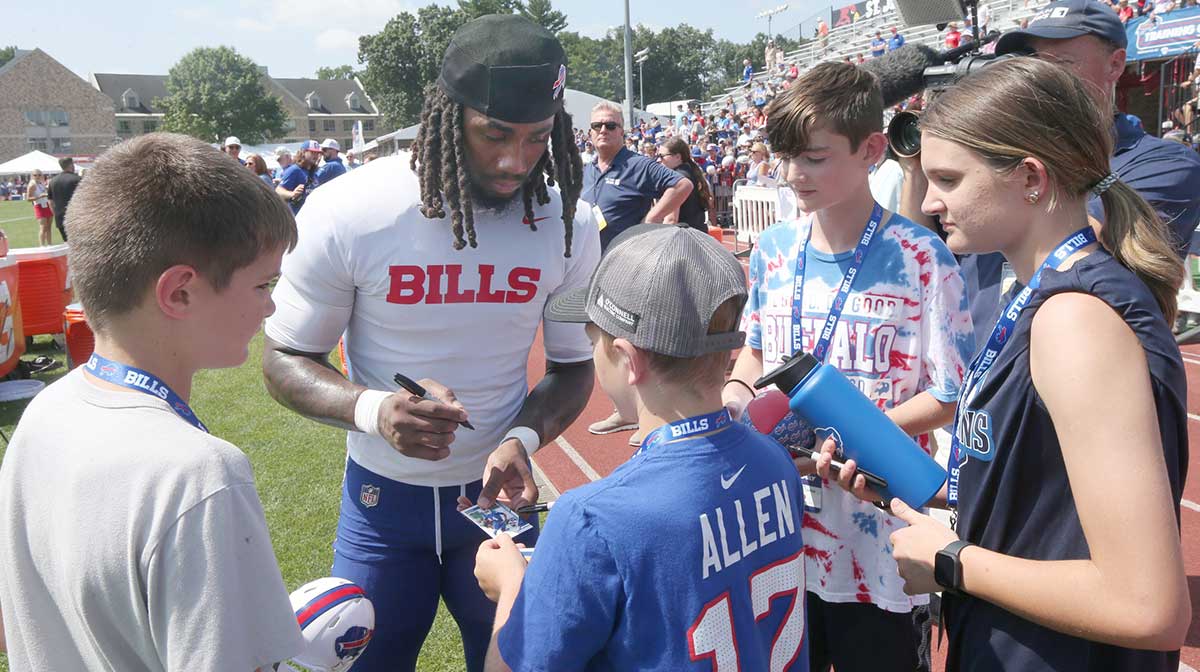 Bills QB Josh Allen’s immediate reaction to James Cook’s practice return