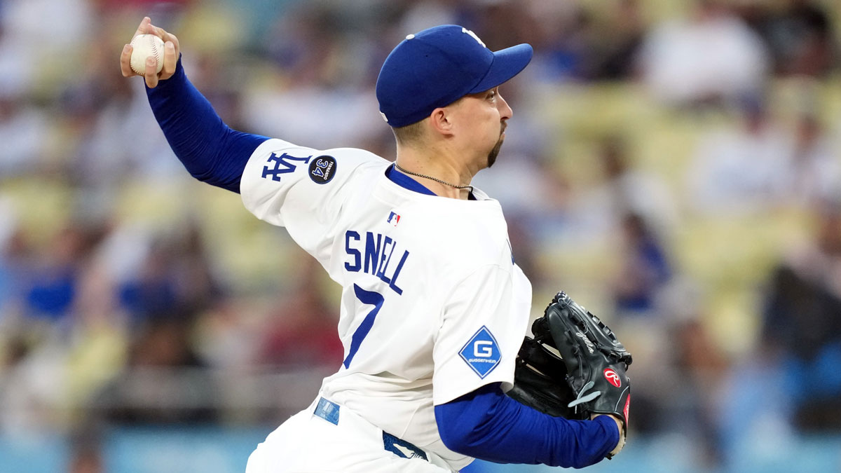 Los Angeles Dodgers starting pitcher Blake Snell (7) pitches in the first inning against the Arizona Diamondbacks at Dodger Stadium.