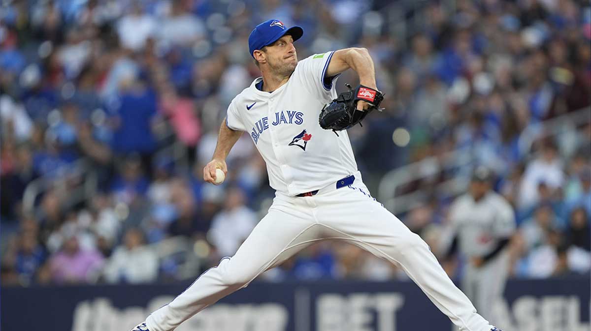 Toronto Blue Jays starting pitcher Max Scherzer (31) pitches to the Minnesota Twins during the first inning at Rogers Centre.