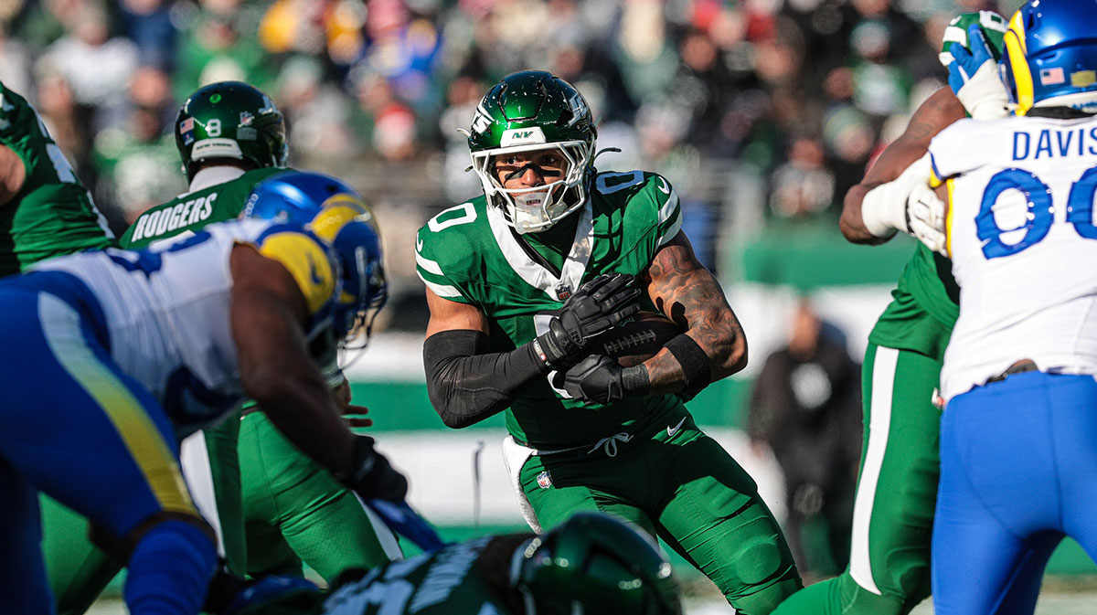 New York Jets running back Braelon Allen (0) carries the ball during the first half against the Los Angeles Rams at MetLife Stadium.