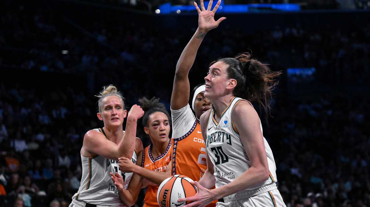 Aug 25, 2025; Brooklyn, New York, USA; New York Liberty forward Breanna Stewart (30) drives to the basket while defended by Connecticut Sun forward Aneesah Morrow (24) during the first half at Barclays Center. Mandatory Credit: John Jones-Imagn Images