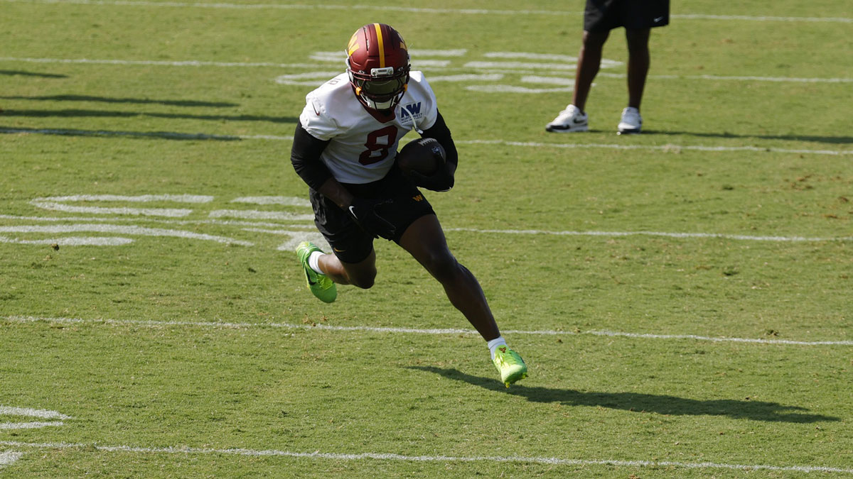 Washington Commanders running back Brian Robinson Jr. (8) carries the ball during practice on day two of training camp at OrthoVirginia Training Center at Commanders Park. 