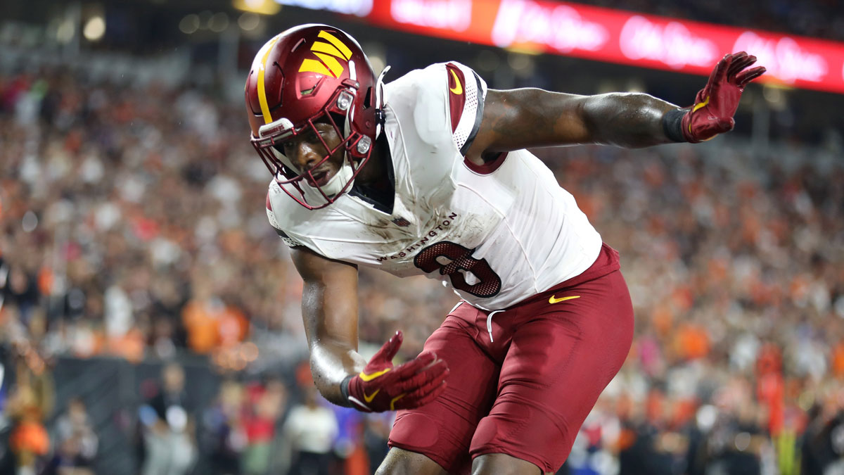 Washington Commanders running back Brian Robinson Jr. (8) celebrates a touchdown during the first quarter against the Cincinnati Bengals at Paycor Stadium.