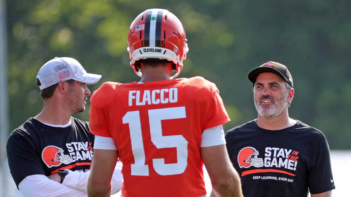 Cleveland Browns head coach Kevin Stefanski, facing, chats with quarterback Joe Flacco (15) during NFL training camp at CrossCountry Mortgage Campus, Wednesday, July 30, 2025, in Berea, Ohio.