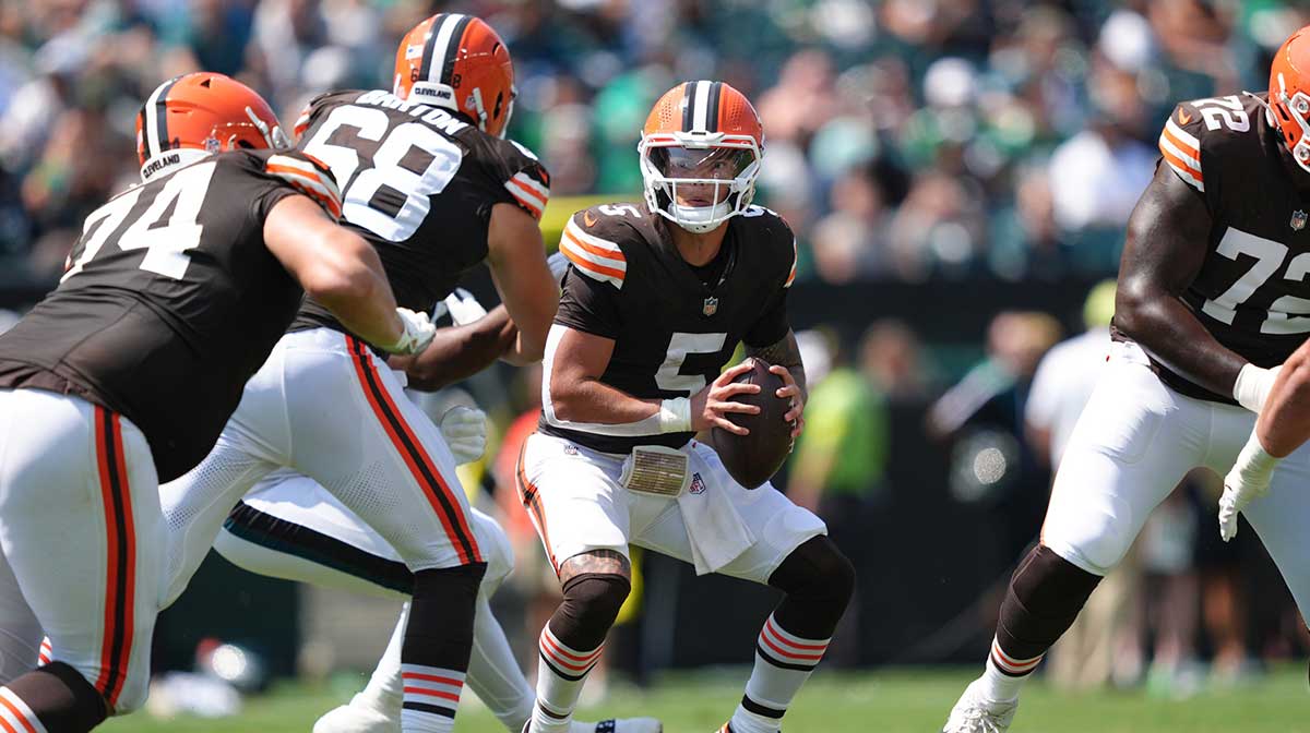 Cleveland Browns quarterback Dillon Gabriel (5) scrambles from the pocket against the Philadelphia Eagles in the first half at Lincoln Financial Field.