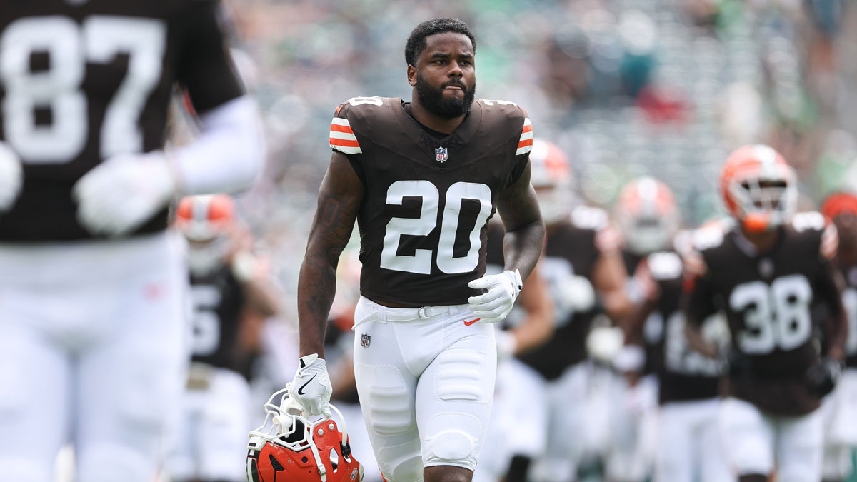 Cleveland Browns running back Pierre Strong Jr. (20) in a game against the Philadelphia Eagles at Lincoln Financial Field.