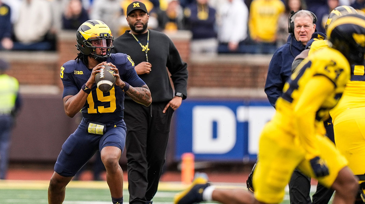 Michigan head coach Sherrone Moore watches quarterback Bryce Underwood (19) during the first half of the spring game at Michigan Stadium
