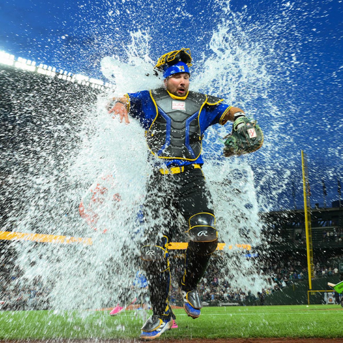 Mariners news: Cal Raleigh blasts 43rd homer to give Seattle comeback win over Rays