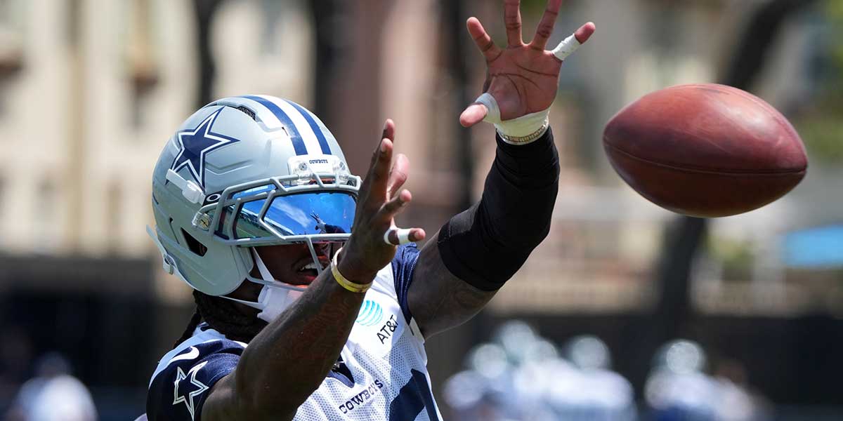 Dallas Cowboys receiver CeeDee Lamb (88) catches the ball at training camp at the River Ridge Fields. Mandatory Credit: Kirby Lee-Imagn Images
