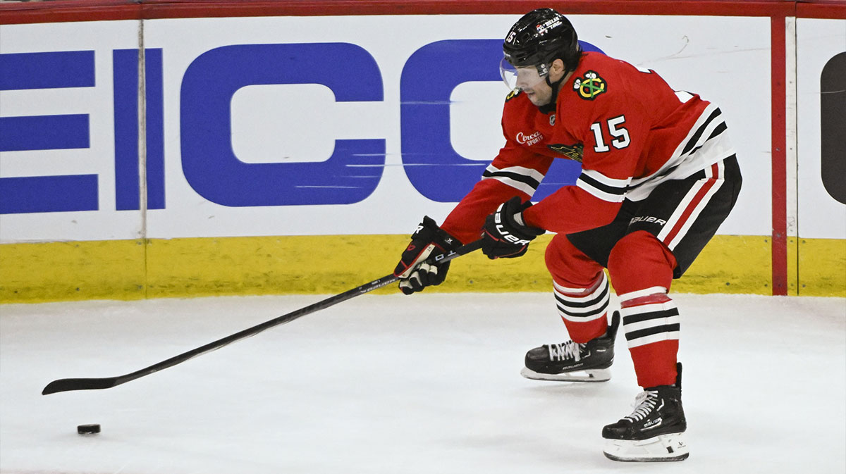 Chicago Blackhawks center Craig Smith (15) moves the puck against the Los Angeles Kings during the second period at the United Center. 