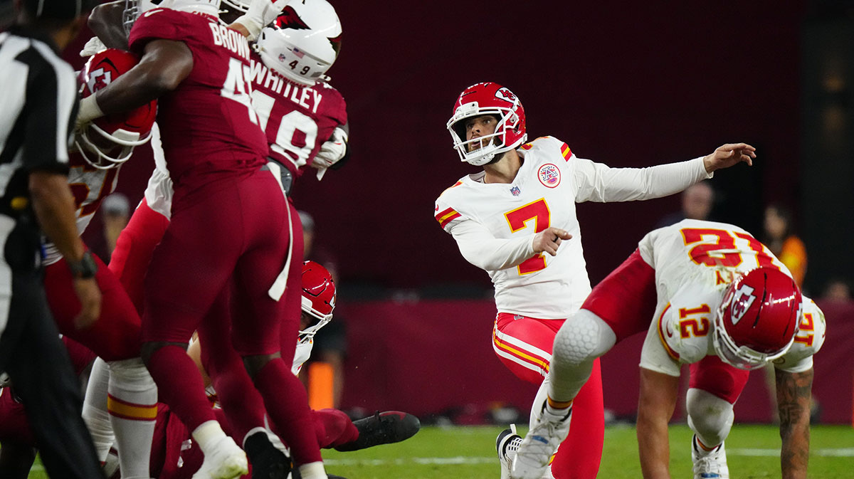Chiefs kicker Harrison Butker (7) makes a field goal against the Cardinals during a preseason game at State Farm Stadium on Aug. 9, 2025, in Glendale.