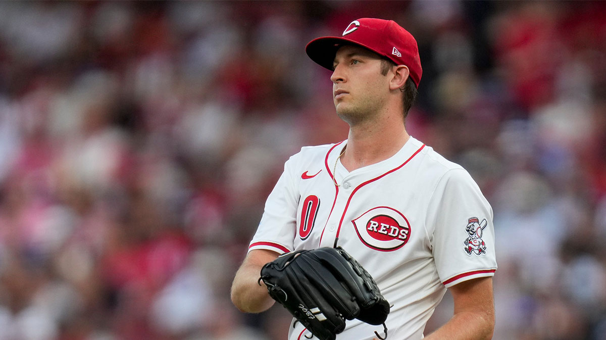 Cincinnati Reds pitcher Nick Lodolo (40) paces between batters in the first inning of the MLB National League game between the Cincinnati Reds and the Los Angeles Dodgers at Great American Ball Park in downtown Cincinnati on Tuesday, July 29, 2025. The Reds led 3-2 after four innings.