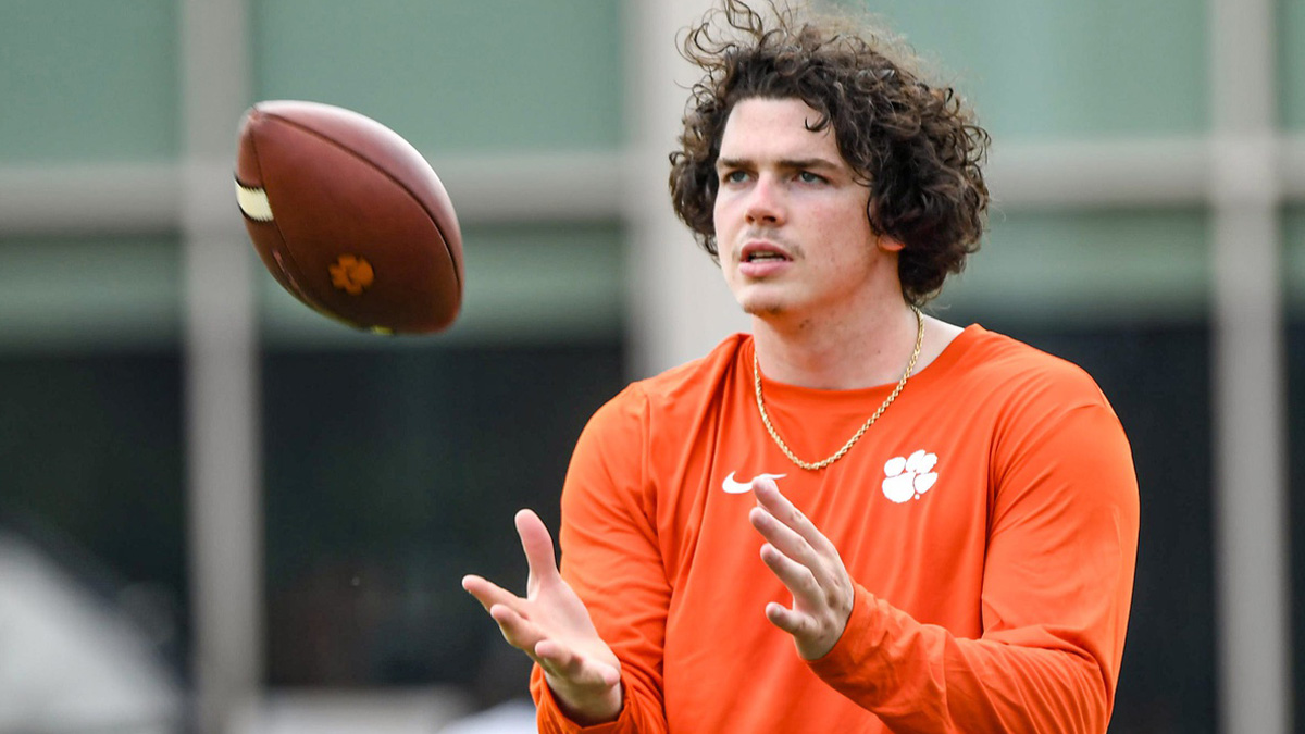 Ian Schieffelin, former Clemson basketball player who joined the Clemson Tigers football team as a tight end participates in drills at the 2025 Dabo Swinney Football Camp in Clemson, S.C. Tuesday, June 3, 2025.