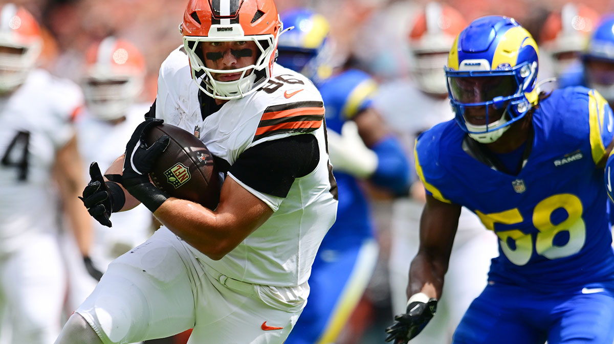 Browns tight end suffers knee injury