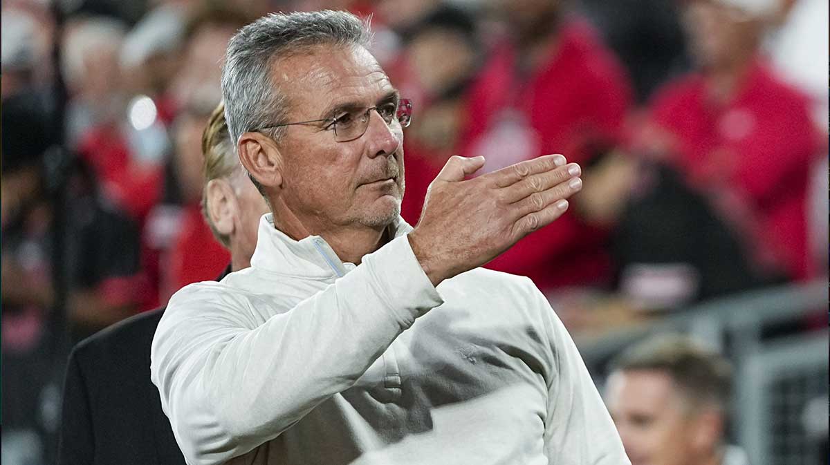 Former Ohio State Buckeyes head coach Urban Meyer salutes the fans chanting his name during the College Football Playoff quarterfinal against the Oregon Ducks at the Rose Bowl in Pasadena, Calif.