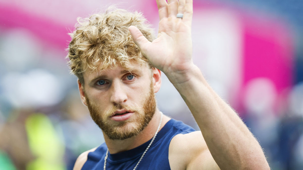 Seattle Seahawks wide receiver Cooper Kupp (10) returns to the locker room following early pregame warmups against the Kansas City Chiefs at Lumen Field.
