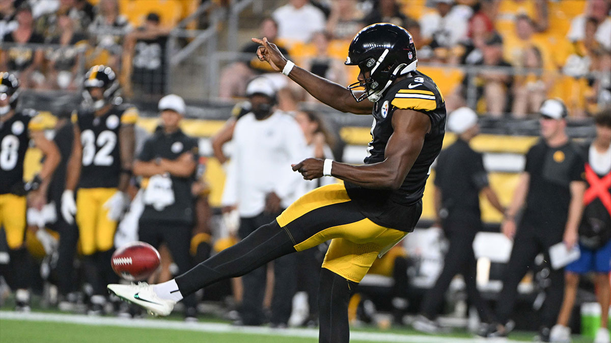 Pittsburgh Steelers punter Corliss Waitman (3) punts against the Tampa Bay Buccaneers during the fourth quarter at Acrisure Stadium.